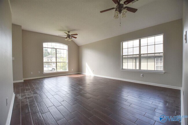 Building Photo - 2542 Bonnie Oaks Dr SW