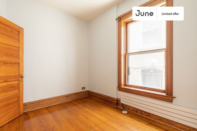Building Photo - 3508 N Sheffield Ave