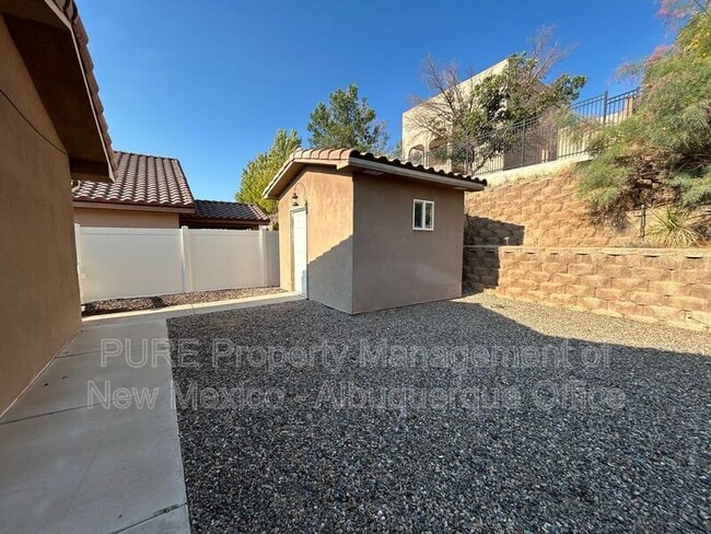 Building Photo - 6025 Arroyo Dr