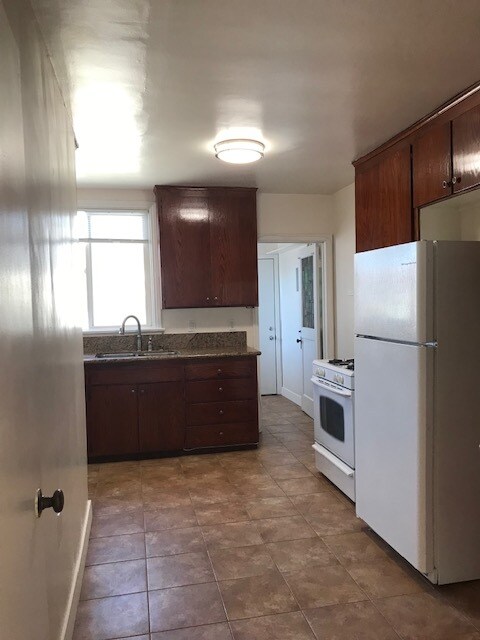Building Photo - 367 Burchett St