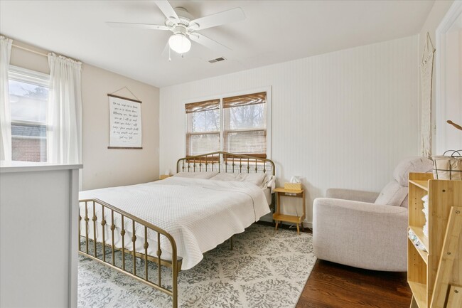 Building Photo - 18 S Greenfield Ave