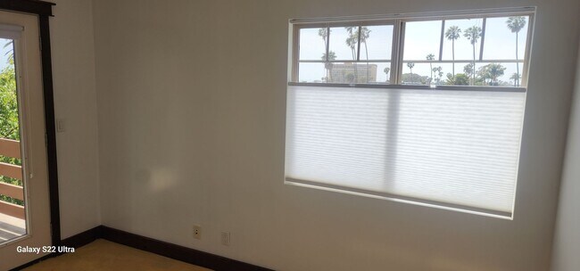 Building Photo - Spacious and freshly updated 2 bedroom, 2 ...