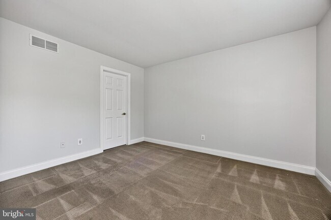 Building Photo - 563 Gramercy Ln