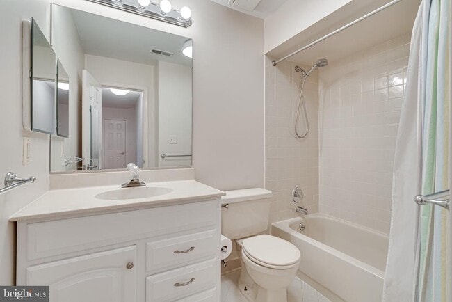 Building Photo - 1423 McLean Mews Ct