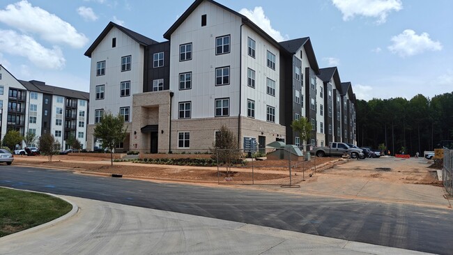 Building Photo - Balmore at Ballantyne