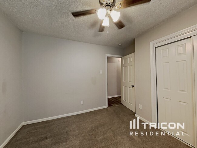 Building Photo - 212 Sunset Dr