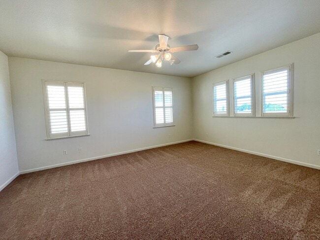Building Photo - Great 3 bedroom 3 bath home