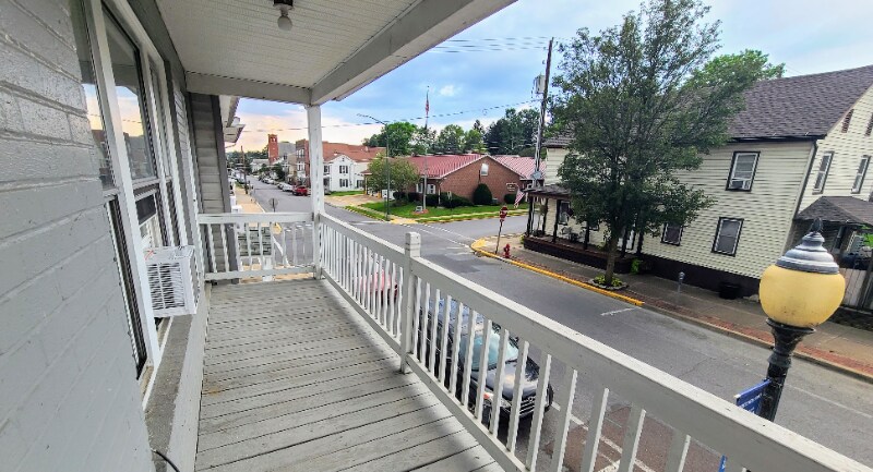 Building Photo - 191 Queen St