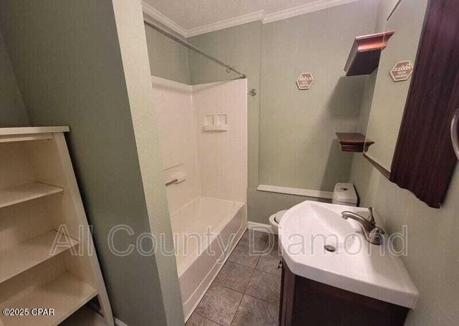 Building Photo - 215 Harris Ave