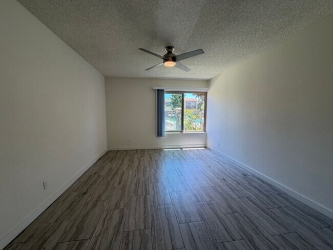 Building Photo - 1541 E Quincy Ave