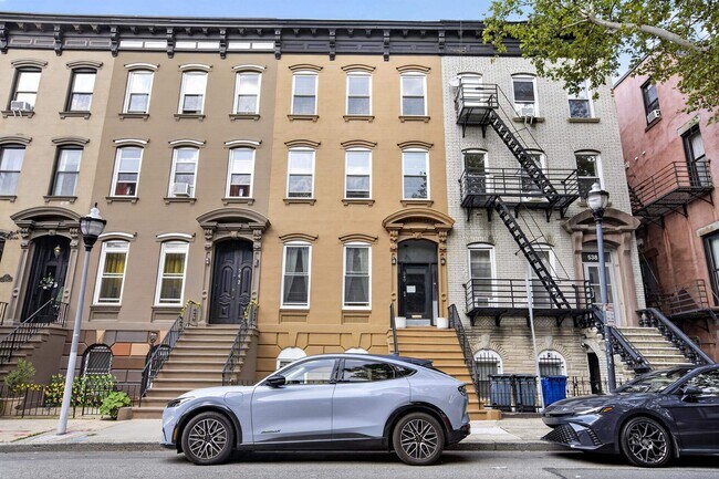 Building Photo - 540 Bramhall Ave