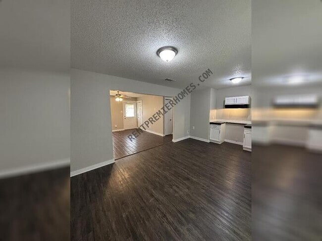 Building Photo - 124 Karen Cove