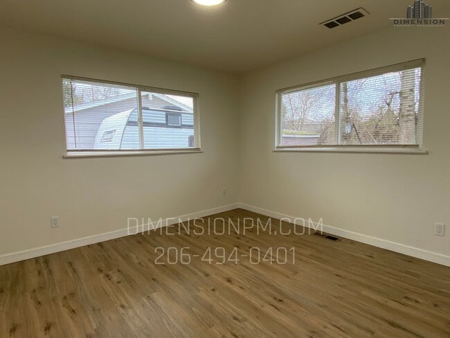 Building Photo - Amazing 4 bed, 2 bath house in Renton. AVAILABLE NOW!