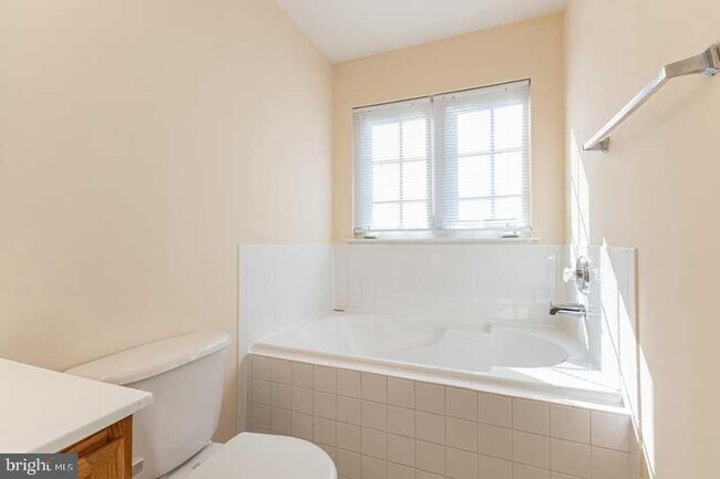 Building Photo - 1254 Corbett Pl