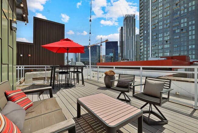 Building Photo - Annaliese