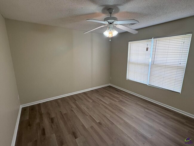 Building Photo - 105 Alice Dr