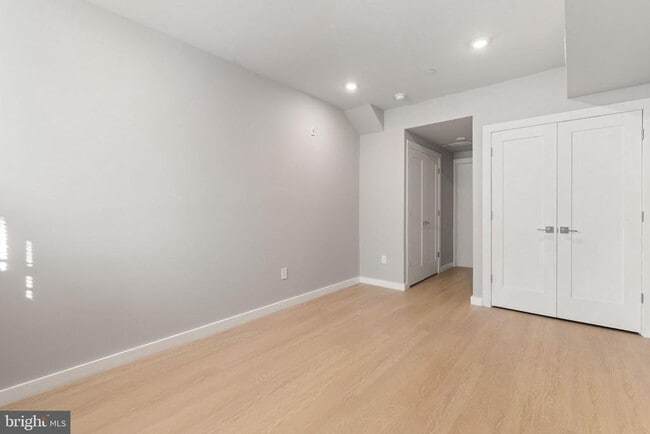 Building Photo - 2142 Master St