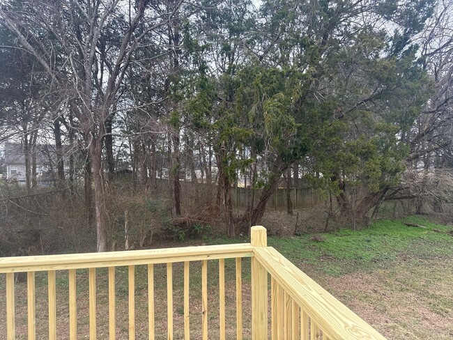 Building Photo - 3 bedroom 2 bath home in Stewarts Creek area.