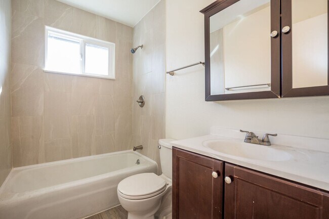 Building Photo - Newly Updated 3 Bed, 1 Bath Duplex in West Fort Collins