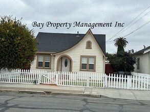 Building Photo - Charming 2 Bedroom, 2 Bath Home with Beaut...