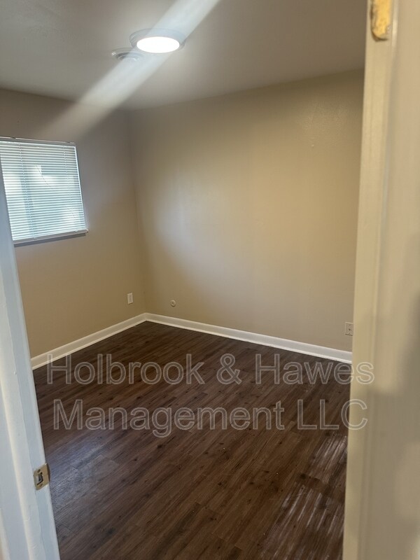 Building Photo - 540 Irish Dr