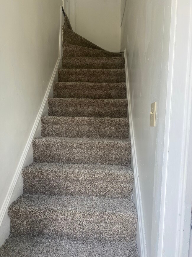 Building Photo - 589 E Losey St