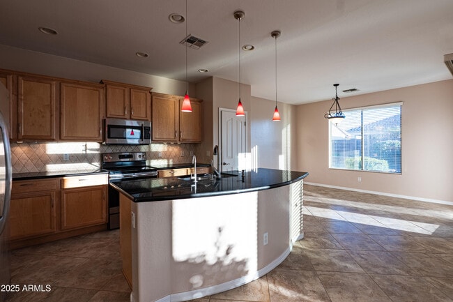 Building Photo - 453 W Lantana Pl