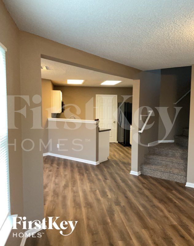 Building Photo - 10830 Clear Spring Dr