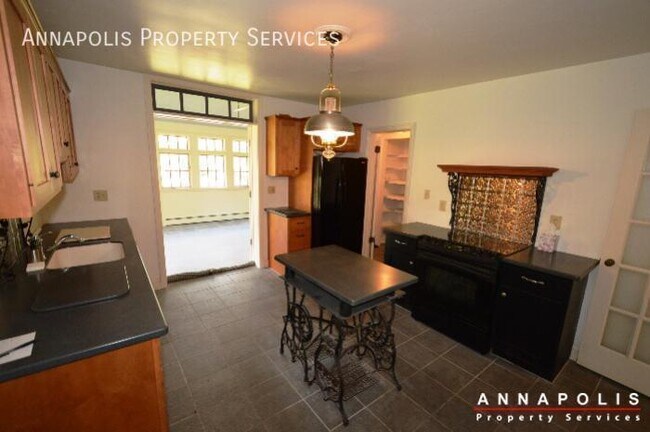 Building Photo - 208 Avondale Cir