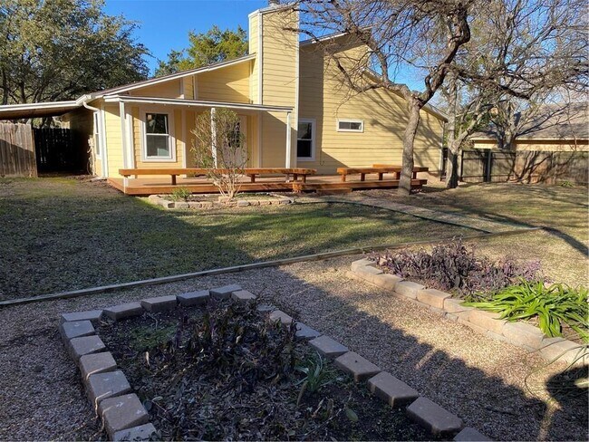 Building Photo - 8901 Sparkling Creek Dr