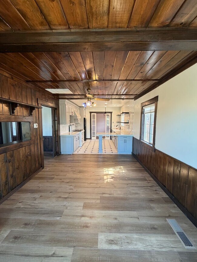 Building Photo - 2329 Scenic Ave