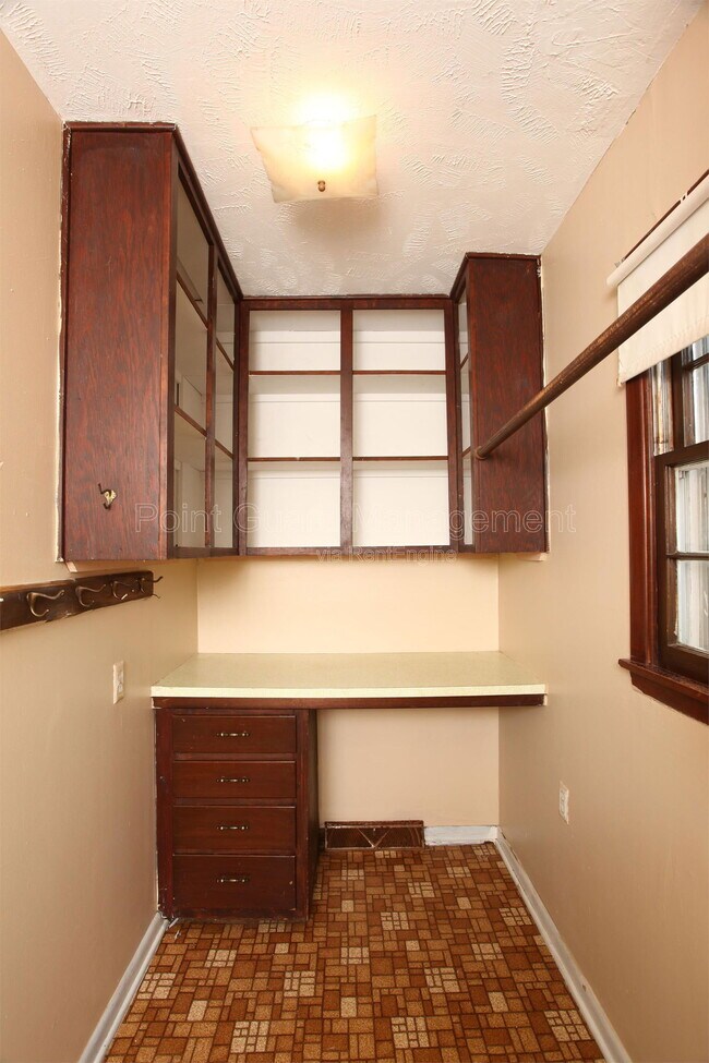 Building Photo - 1615 W Crawford St