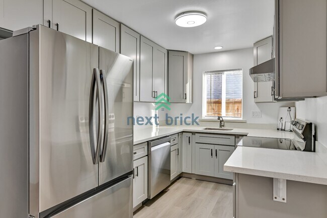 Building Photo - A beautiful 4 bed and 2 bathroom house for rent