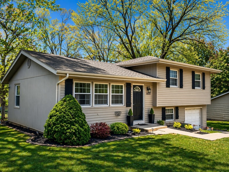 Building Photo - 500 NE 113th Ter