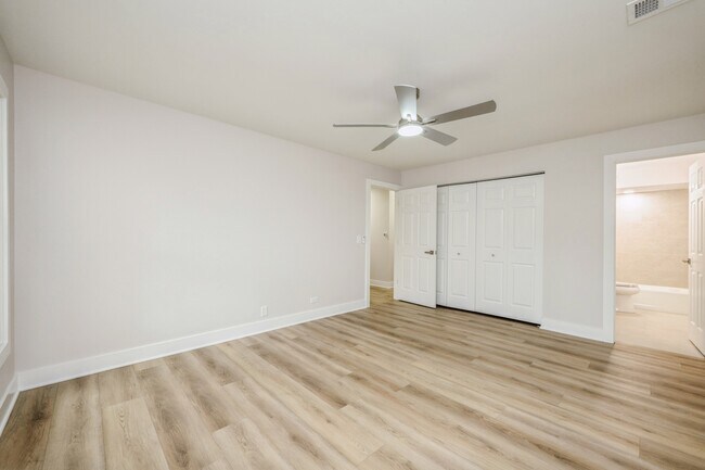 Building Photo - 563 Shorely Dr