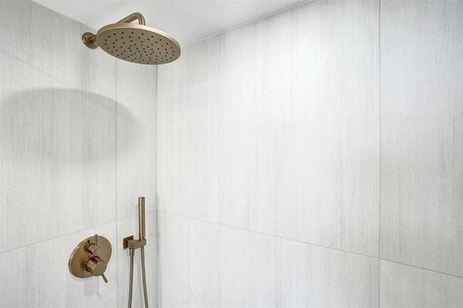 Building Photo - 209 N Fort Lauderdale Beach Blvd