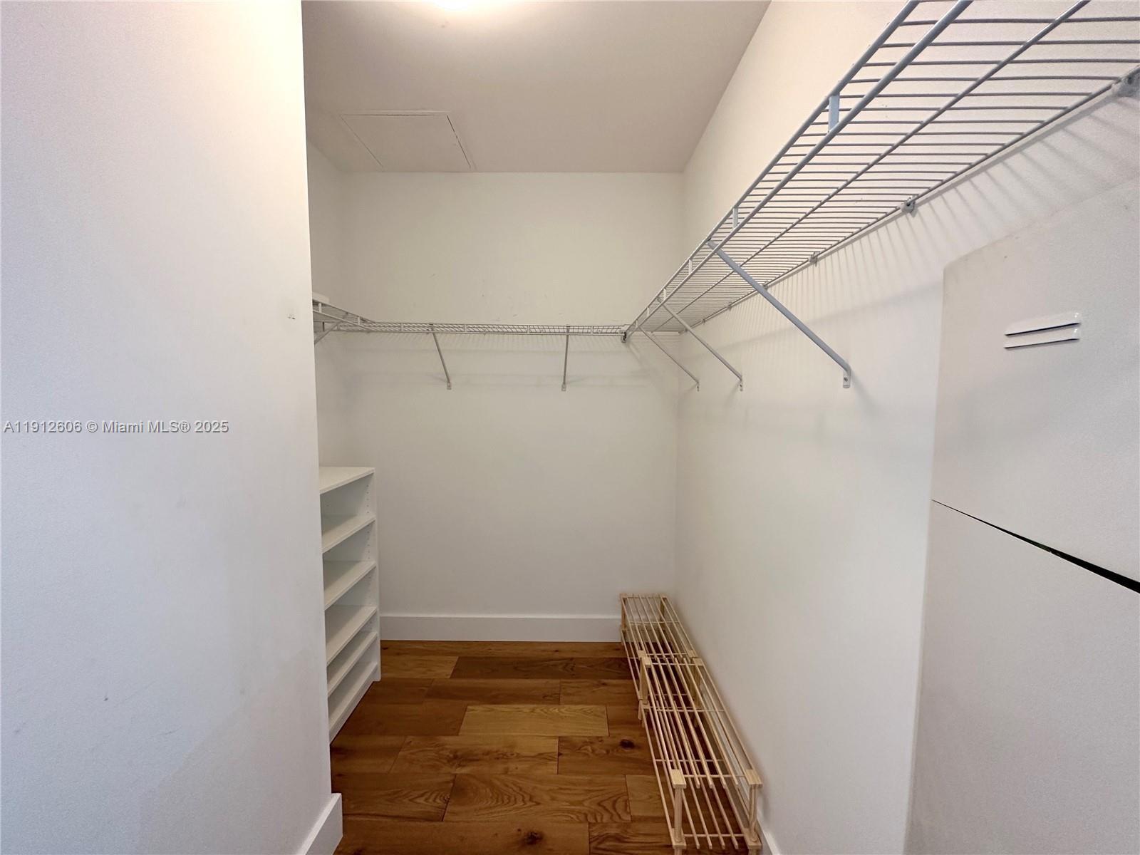 Building Photo - 950 Brickell Bay Dr