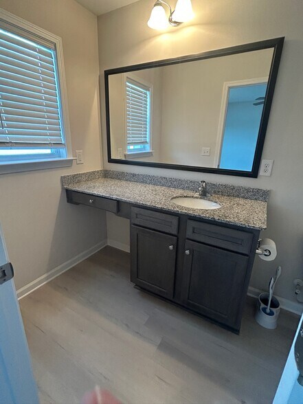 Master bathroom - 191 Silver Run Pl