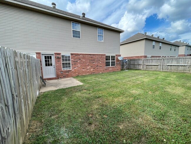 Building Photo - 3201 SW Amberwood Ave