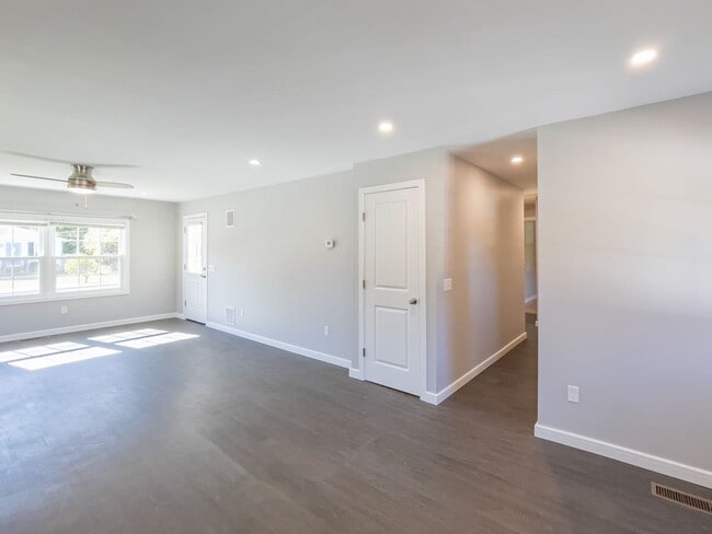 Building Photo - 159 Dunham St