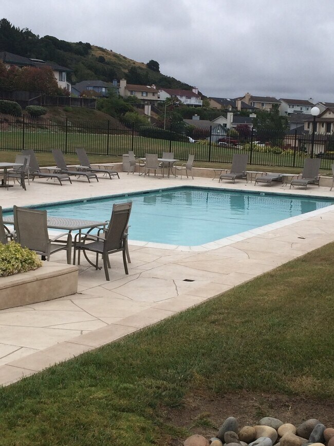 Building Photo - Prestige Oakland Hills House For Rent - 3 Beds, 2.5 baths