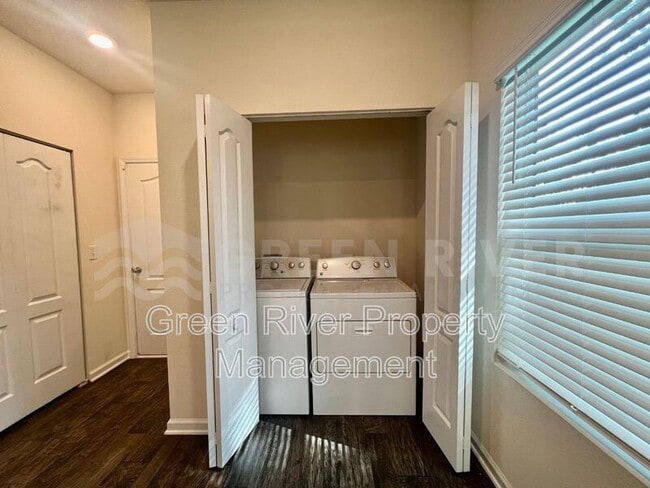 Building Photo - 294 Aralia Ln