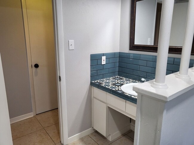 Building Photo - 1713 Chip-N-Dale Dr