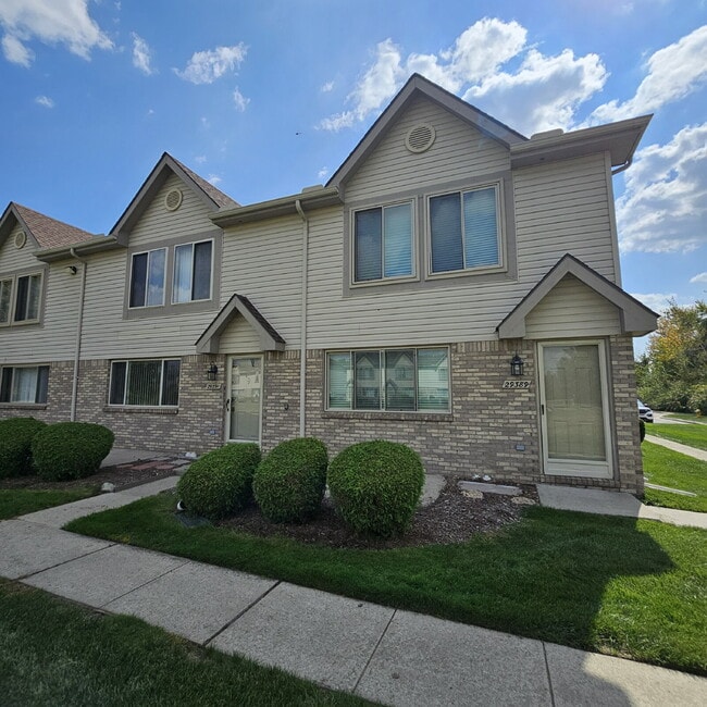 Primary Photo - 2 Bedroom, 1.5 Bathroom Townhouse. Large L...