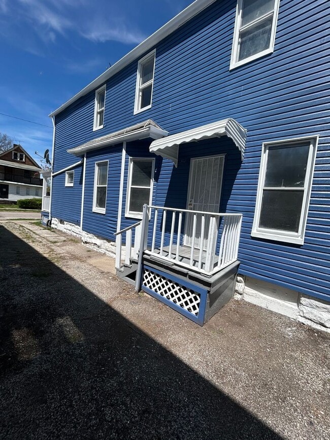Building Photo - Great 2 Story 3 bedroom Section 8 accepted