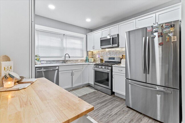 Building Photo - 40 S Richardson Ave