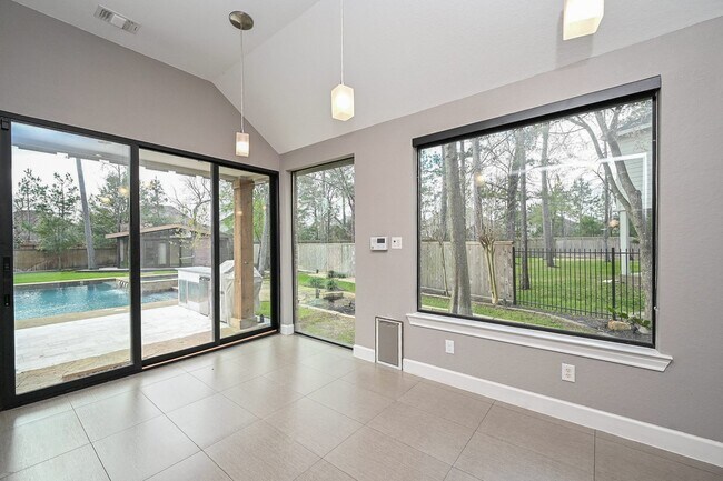 Building Photo - 146 Rocky Point Dr