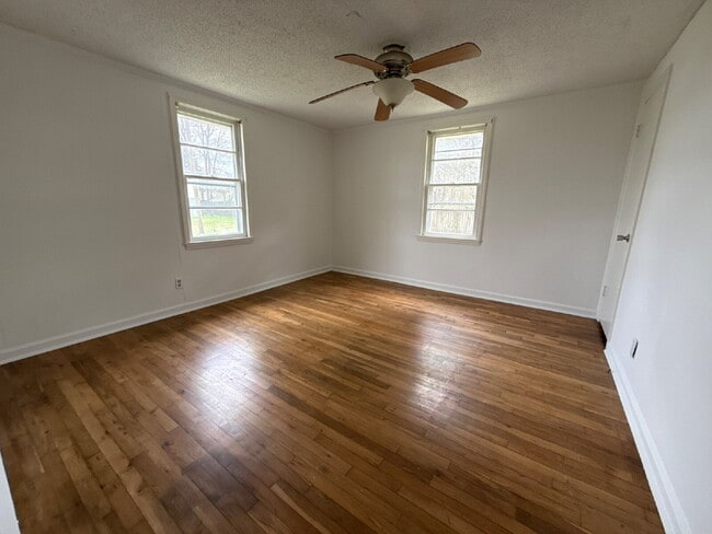 Building Photo - 118 Brockway Ave