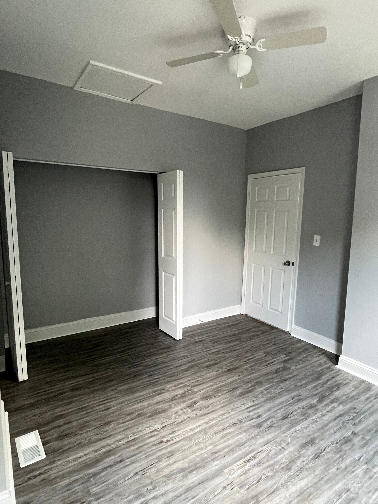 Building Photo - 1006 F St NE