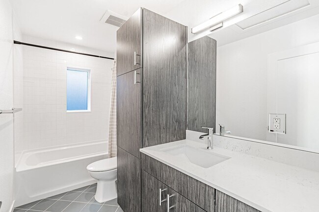 Building Photo - Contemporary 3BD, 2.5BA Edgewood Home with Fenced Yard and Carport